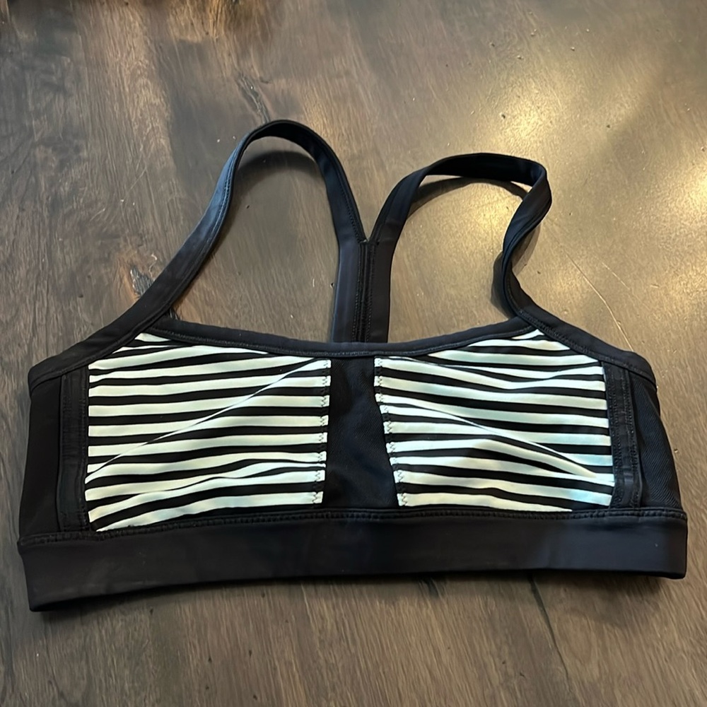 Lululemon sports bra size 4